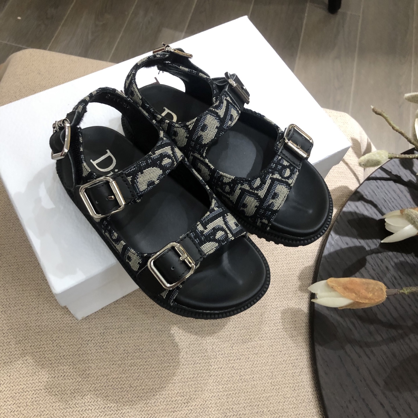 Children's shoes child